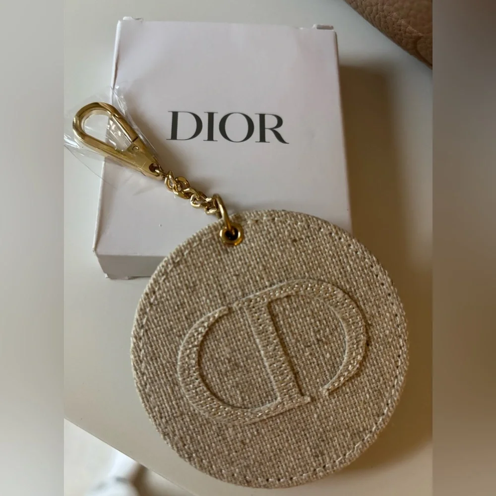 Linen NIB Mirror Purse or Keychain Gold tone hardware Beauty - Picture 3 of 6